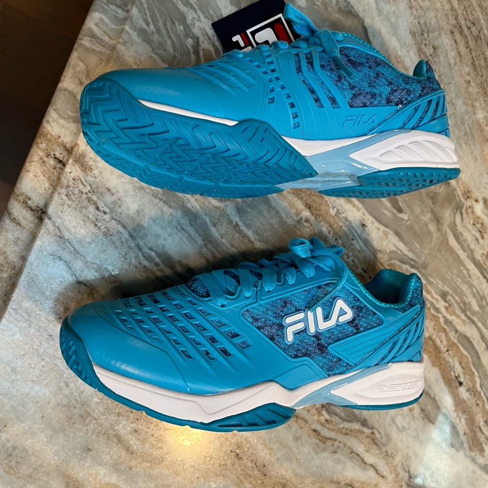 Women’s tennis sneakers Axils Energized 2 size 9